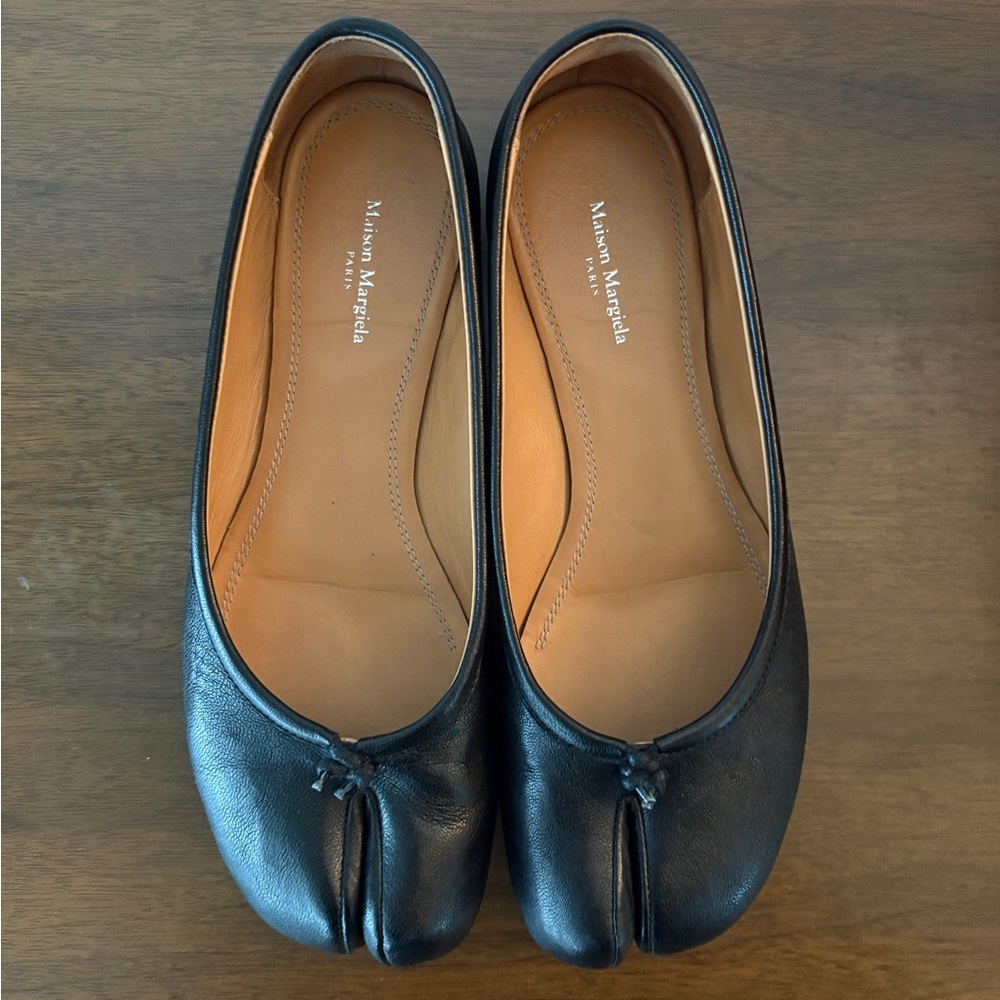 Maison Martin Margiela Women's Black Leather Tabi Flats